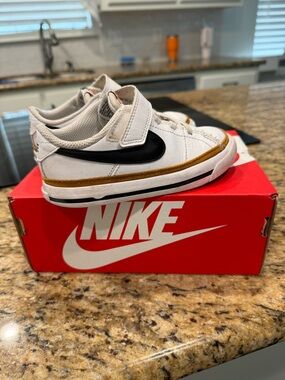 Nike toddler sneakers